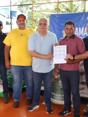 No Careiro da Várzea, 63 agricultores familiares foram beneficiados com regularização de documentos rurais em ação promovida, nesta quinta-feira (30), pelo Governo do Estado do Amazonas, por meio do Instituto de Desenvolvimento Agropecuário e Florestal Sustentável do Estado do Amazonas (Idam).