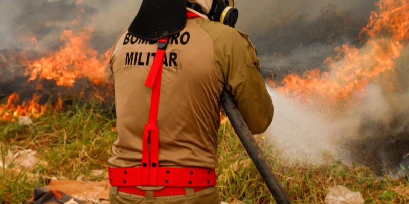 Devido ao aumento de incêndios e queimadas na região nos últimos anos, o Ministério Público do Estado do Amazonas (MPAM), por meio da Promotoria de Justiça de Careiro da Várzea, instaurou um procedimento administrativo para acompanhar e monitorar as ações preventivas e repressivas contra queimadas ilegais no município, além de fiscalizar a qualidade do ar ao longo de 2025.