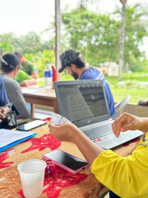A comunidade Peniel do Areal, localizada no município de Careiro da Várzea, recebeu, nesta quarta-feira (09), uma equipe técnica do Instituto de Desenvolvimento Agropecuário e Florestal Sustentável do Amazonas (Idam) para uma ação de regularização cadastral de agricultores familiares vinculados à Organização de Controle Social (OCS). A iniciativa foi voltada à Associação Renascer.