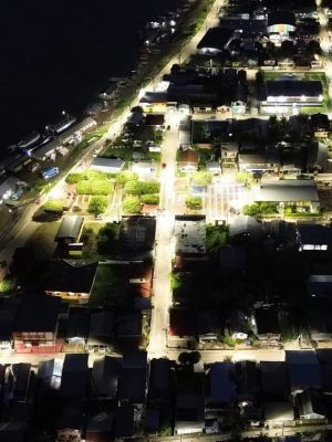 O município de Careiro da Várzea, localizado a apenas 25 quilômetros de Manaus, recebeu a implantação de 449 novos pontos de iluminação pública em LED, dentro do programa Ilumina+ Amazonas, coordenado pela Unidade Gestora de Projetos Especiais (UGPE).