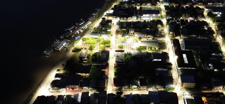 O município de Careiro da Várzea, localizado a apenas 25 quilômetros de Manaus, recebeu a implantação de 449 novos pontos de iluminação pública em LED, dentro do programa Ilumina+ Amazonas, coordenado pela Unidade Gestora de Projetos Especiais (UGPE).